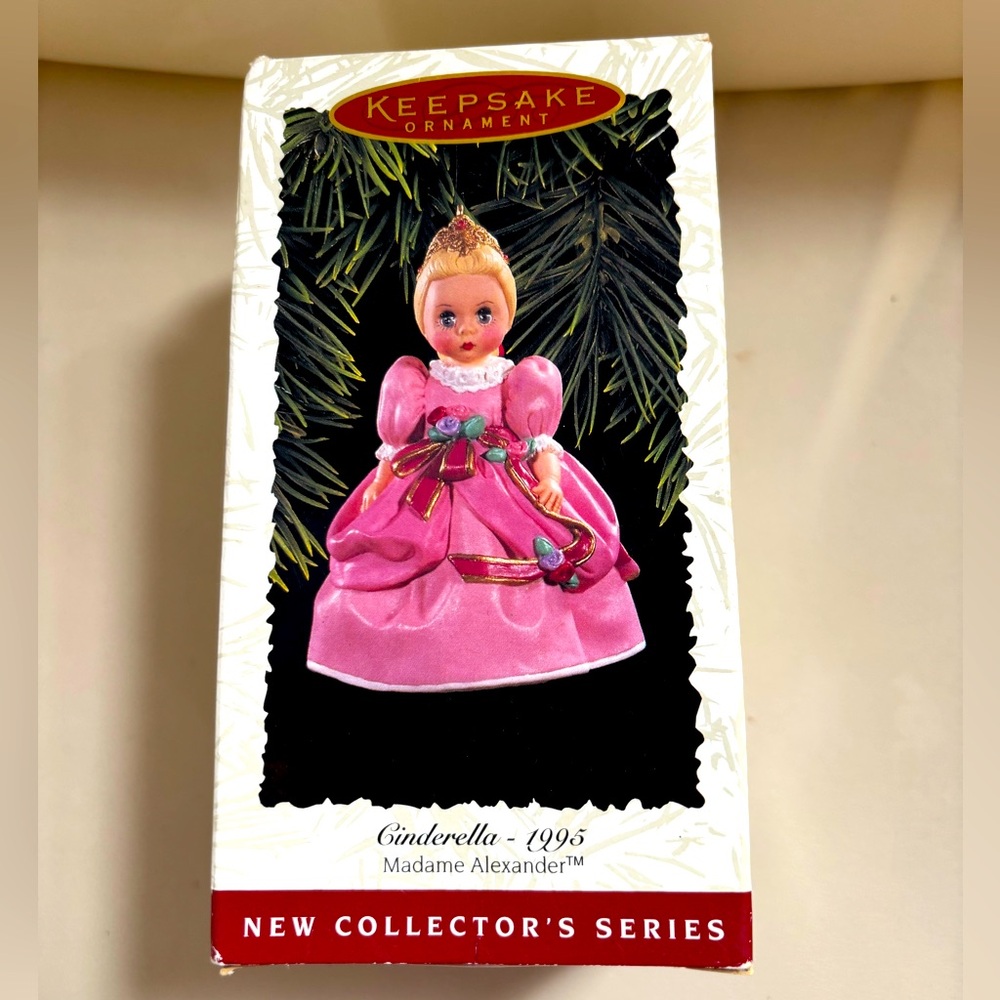 Vintage Hallmark Cinderella 1995 Keepsake Ornament NIB!! Rare